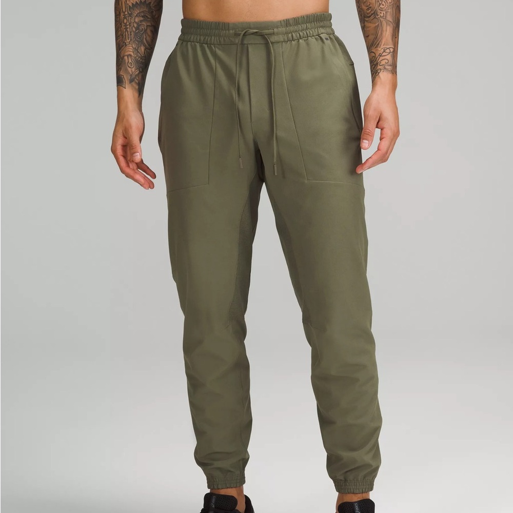 Lululemon License to Train Jogger in Medium Olive - Men’s Size Medium